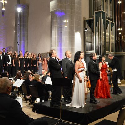 Bild vergrern: Internationale Knstler der Opera Classica Europa traten im Rahmen des Kultursommers Nordhessen in der Stiftskirche auf.