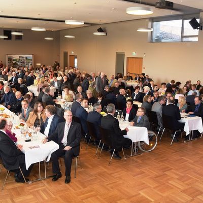 Zahlreiche Gäste, darunter Vertreter aus Politik, Wirtschaft, Kirche, Vereine und Verbände kamen zum Jahresempfang der Gemeinde Kaufungen in den großen Saal des Bürgerhauses Kaufungerwald.