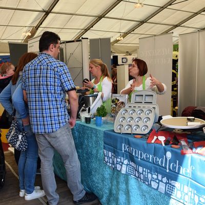 Bild vergr��ern: An den St�nden konnte man sich informieren, testen und probieren.