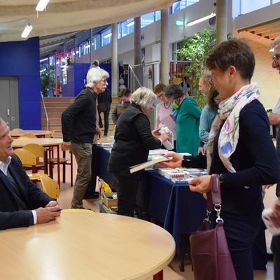 Bild vergr��ern: ... und kam schnell mit dem Publikum ins Gespr�ch.