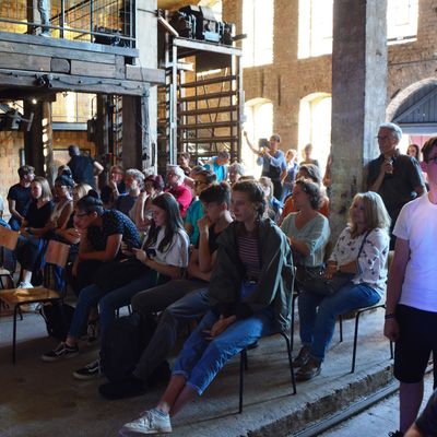 Bild vergr��ern: Rund 100 Besucherinnen und Besucher genossen das Konzert in der besonderen Atmosph�re.
