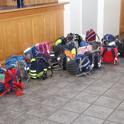 Bild vergr��ern: 22 Kinder von der Schulbetreuung Niederkaufungen kamen zur Lesung in die Haferbachhalle. 