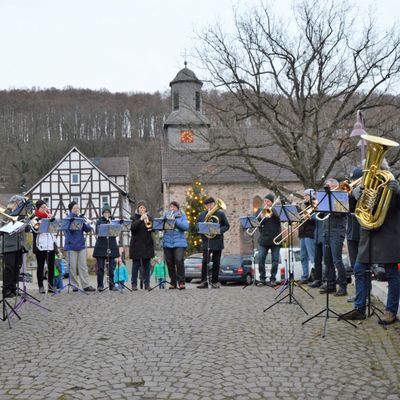 Bild vergr��ern: Der Posaunenchor Niederkaufungen gab den Ton beim gro�en Rudelsingen vor.