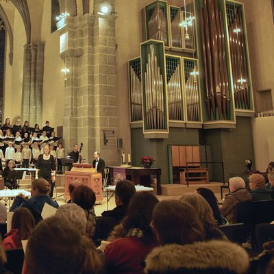 Bild vergr��ern: Das Adventssingen der Singschule Kaufungen f�llte die R�nge der Stiftskirche.