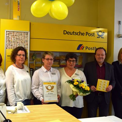 Bild vergr��ern: Runder Geburtstag Postfiliale Niederkaufungen
