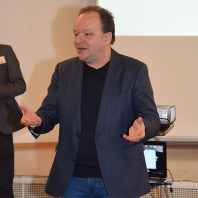 Bild vergr��ern: B�rgermeister Arnim Ro� freute sich �ber die gro�e Beteiligung am Jugendforum und berichtete �ber eingeplante Zusch�sse f�r Jugendprojekte im Investitionsplan 2020.