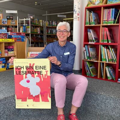 Bild vergr&ouml;&szlig;ern: Christina Werner von der Bücherei Niederkaufungen freut sich auf Jungen und Mädchen, die gern an diesem Projekt teilnehmen möchten.