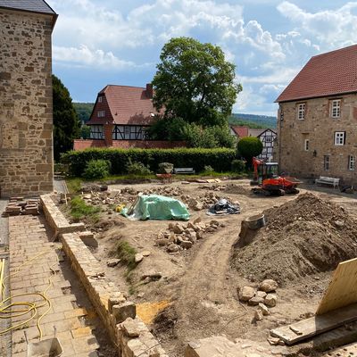 Die Arbeiten am Kreuzganggarten sind bereits fortgeschritten.