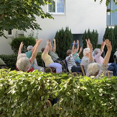 Bild vergr��ern: Gerade f�r viele Seniorinnen und Senioren war der Nachmittag in der Begegnungsst�tte eine besondere Abwechslung im Pandemie-Alltag.