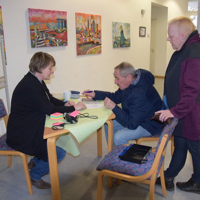 Bild vergr��ern: Stefanie K�hn nahm den defekten DVD-Player der Familie Sch�ssler entgegen (M�rz).