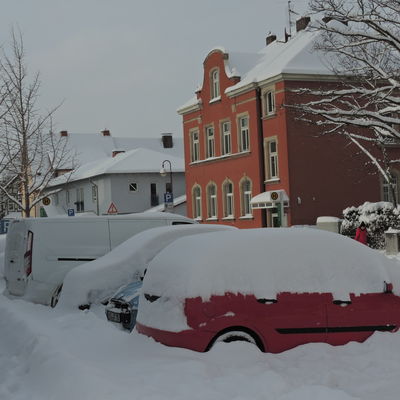 Bild vergrößern: Die eingeschneite Niester Straße