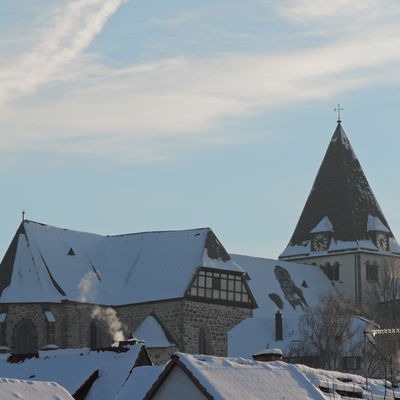 Bild vergrößern: Die Stiftskirche im Wintermantel