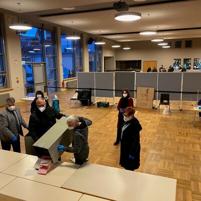 Bild vergr��ern: 18 Uhr - die Ausz�hlung kann beginnen!