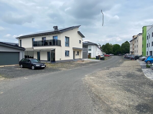 Bild vergr&ouml;&szlig;ern: Durch den Straßenendausbau der Richard-von-Weizsäcker-Straße soll das Neubaugebiet »Südlich des Kreisels« mit der Gustav-Heinemann-Straße und der Theodor-Heuss-Straße verbunden werden.