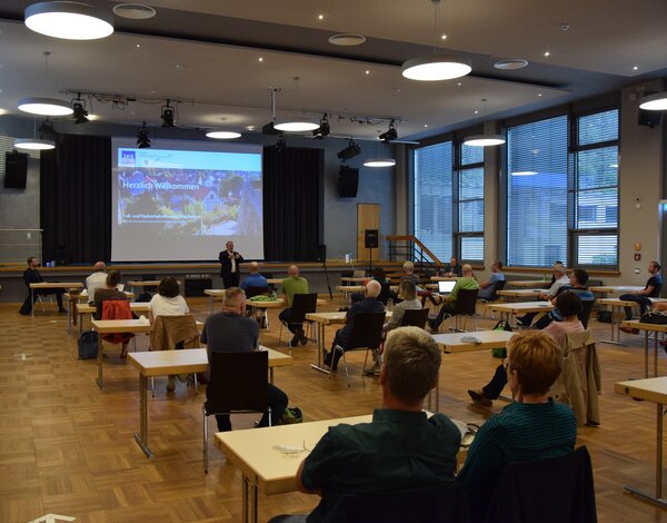 Im Rahmen einer zweiten Bürgerbeteiligungsveranstaltung wurde der Entwurf eines Fuß- und Radverkehrskonzeptes für Kaufungen vorgestellt und diskutiert.