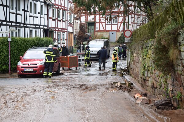Bild vergr&ouml;&szlig;ern: &Uuml;berflutung Dautenbachstra&szlig;e