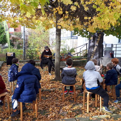 Bild vergr��ern: Conny Heinz Lesung Museumsgarten