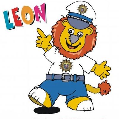 Leon, der Kinderkommissar ist ein wichtiger Begleiter auf dem Schulweg.