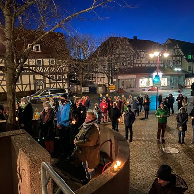 Bild vergr&ouml;&szlig;ern: Dritte Mahnwache vor dem Kaufunger Rathaus