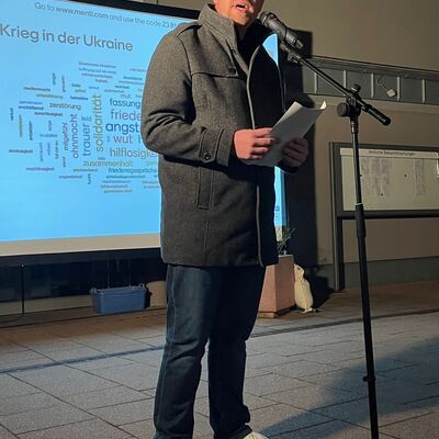 Bild vergr&ouml;&szlig;ern: Landtagsabgeordneter Florian Schneider berichtete von den angelaufenen Hilfeleistungen im Landkreis.