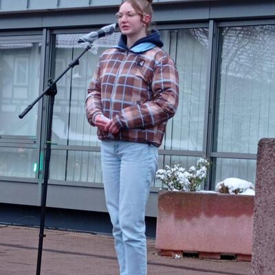 Bild vergr��ern: Josefine D�nges rief zum Abschluss zu einer besonderen Spendenaktion der IGS Kaufungen auf.