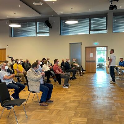 Bild vergr&ouml;&szlig;ern: Zirka 40 Interessierte besuchten die Informationsveranstaltung und erhielten Gelegenheit, ihre Fragen zu stellen.