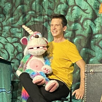 Bild vergr&ouml;&szlig;ern: Tim Becker mit Einhorn