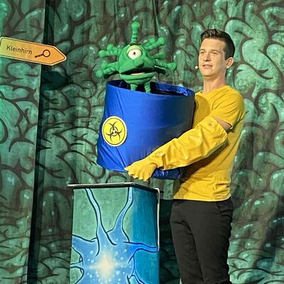 Bild vergr&ouml;&szlig;ern: Tim Becker mit Virus
