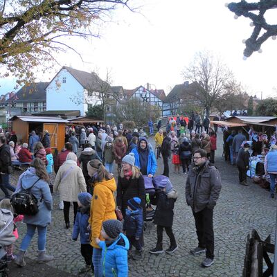 Bild vergr&ouml;&szlig;ern: Weihnachtsmarkt in Niederkaufungen