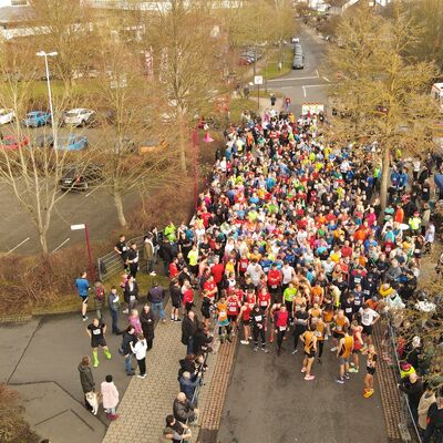 Bild vergr��ern: Ein buntes Teilnehmerfeld beherrschte den Hessenring am Start.