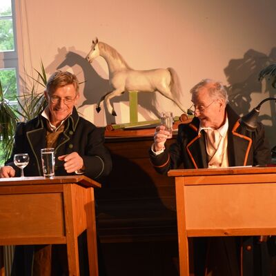 Bild vergr&ouml;&szlig;ern: Von der Blutwurst bis zum rauschenden Fest am Königshof erzählten Carlo Ghirardelli und Stefan Becker.