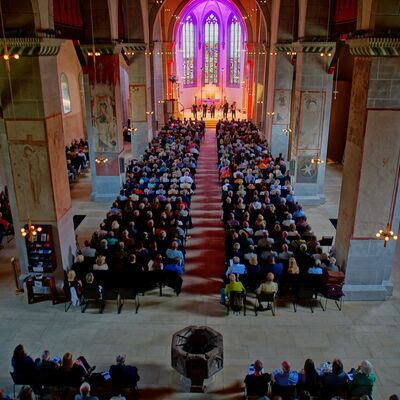 Bild vergr&ouml;&szlig;ern: Die Stiftskirche bot wieder eine ganz besondere Atmosphäre.