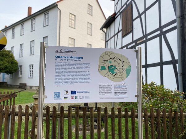 Bild vergr&ouml;&szlig;ern: Am Regionalmuseum »Alte Schule« startet die Audiowalktour durch das Altdorf Oberkaufungen.