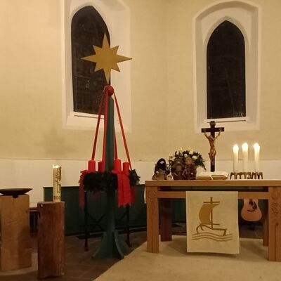 Bild vergr&ouml;&szlig;ern: Die Niederkaufunger Kirche lud zur Einkehr in die Stille ein.