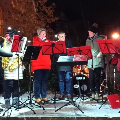 Bild vergr&ouml;&szlig;ern: Weihnachtliches aus aller Welt spielte der Musikzug Kaufungen