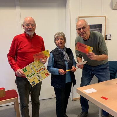 Bild vergr&ouml;&szlig;ern: Siegerehrung, von links nach rechts: Peter Specht, Monika Hinkelbein, Horst Dümer