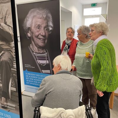 Bild vergr&ouml;&szlig;ern: Die Ausstellung zum Thema »Altersbilder« lädt ein, über eigene Vorstellungen vom Alter nachzudenken.