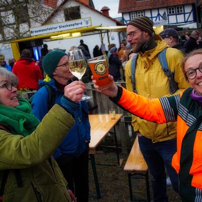 Bild vergr��ern: Reinhild Alber und Ren�e Schwartz lassen sich`s gut gehen.