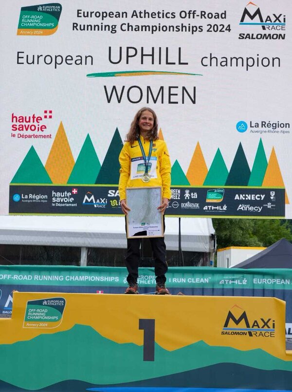 Die Kaufungerin Nina Engelhard hat beim renommierten Up&Down Rennen in Annecy (Frankreich) spektakulär gesiegt und zwei Goldmedaillen errungen. 