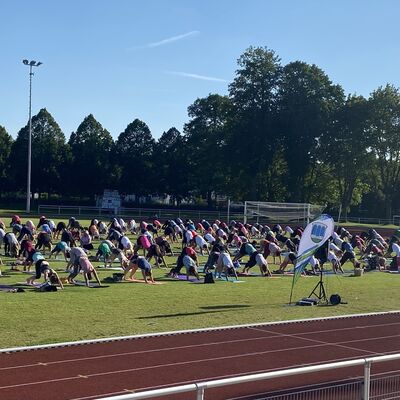 Bild vergr&ouml;&szlig;ern: Auftakt Kaufunger Yogasommer 2024
