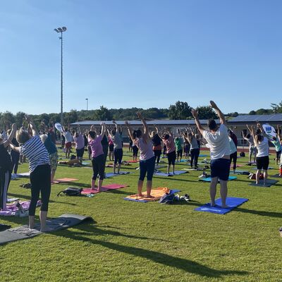 Bild vergr&ouml;&szlig;ern: Auftakt Kaufunger Yogasommer 2024