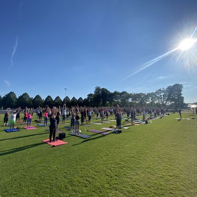 Bild vergr&ouml;&szlig;ern: Auftakt Kaufunger Yogasommer 2024