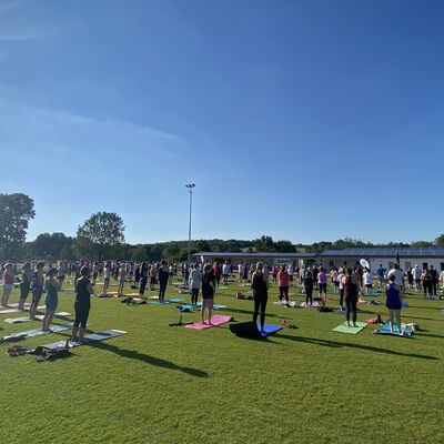 Bild vergr&ouml;&szlig;ern: Auftakt Kaufunger Yogasommer 2024