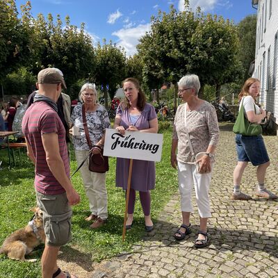 Bild vergr&ouml;&szlig;ern: An diesem Nachmittag gab es auch Gelegenheit eine Führung durchs Gebäude zu besuchen.