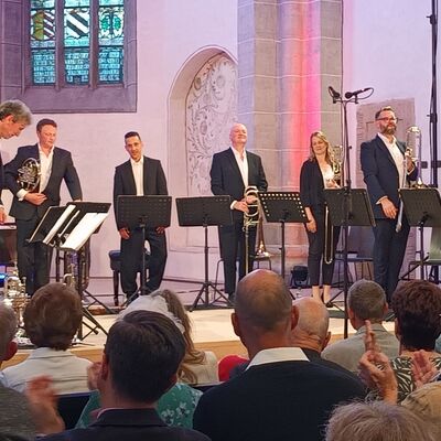 Bild vergr&ouml;&szlig;ern: Die Mitglieder des Bläserensembles "London Brass" nahmen zufrieden den brausenden Applaus entgegen.