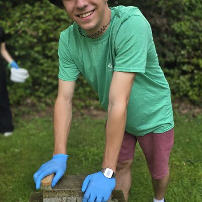 Bild vergr&ouml;&szlig;ern: Jugendbegegnung Volksbund Deutsche Kriegsgräberfürsorge: Arbeitseinsatz auf dem Friedhof Oberkaufungen