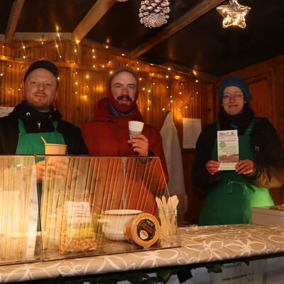 Bild vergr��ern: Gesundes aus der Region: Am Stand von Mila O. gab's k�stliche Linsensuppe und andere Leckereien.