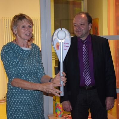 Bild vergr&ouml;&szlig;ern: Bürgermeister Arnim Roß und Dietlind Meyer freuten sich über die gelungene Atmosphäre bei dieser Veranstaltung und hießen alle herzlich willkommen.