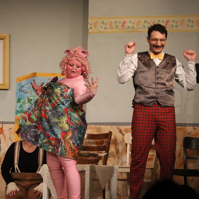 Bild vergr��ern: Zum Grunzen komisch: Dr. Dolittles Freund, das Schwein G�b-G�b (Susanne S�ssner).