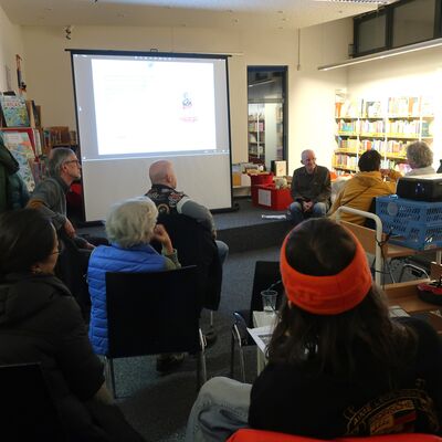 Bild vergr��ern: Die Lesung lockte viele Besucherinnen und Besucher an.